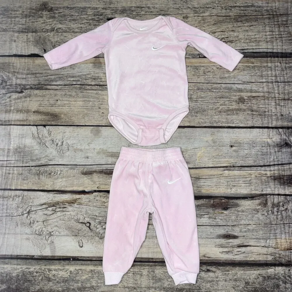 Nike Baby 9M Pink Velour 2-Piece Set Long Sleeve Bodysuit & Pants Snap